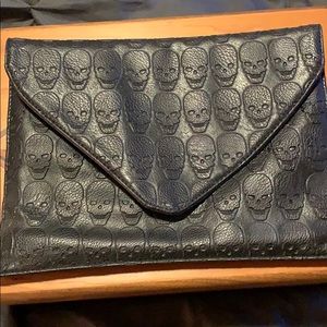 Skull clutch